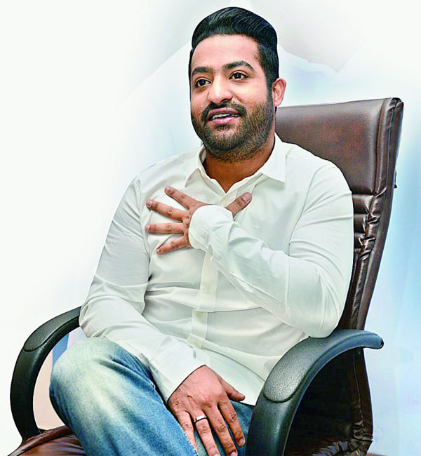 young tiger ntr,chiranjeevi,fans,jr ntr fans,janatha garage  యంగ్‌టైగర్‌ లో మెగాస్టార్ లక్షణం! 